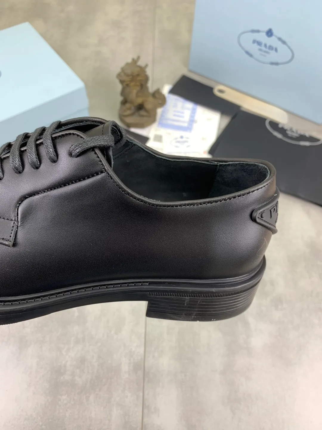 Men's Men's Shoes💰P640💰[New Style] High Quality Water-dyed Niuli 🆘[PRADA] Prada's latest casual business leather shoes for men! Listed simultaneously! The fabric is made of specially imported original calfskin, and the interior is made of imported water-dyed cowhide. It is absolutely luxurious and leads the fashion trend. High-end combination rubber outsole, size: 38-44 (45 and 46 can be customized) 3️⃣ colors available